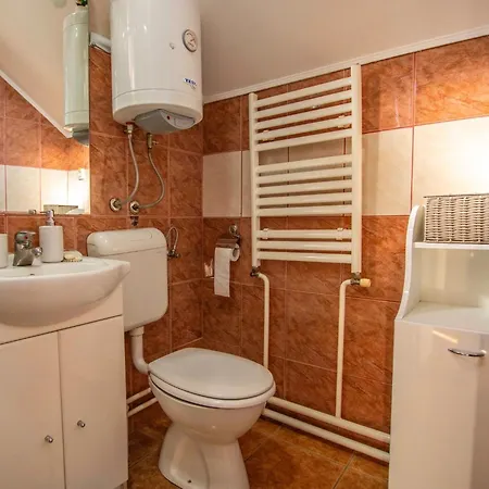 Garden 2 Apartment *